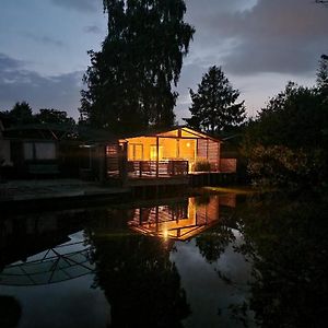 질 Rustig Gelegen Chalet Solvo Met Terras Aan Het Water 빌라 Exterior photo