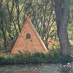 Teeny Tiny Tipi Lakeside Pod 호텔 클래어 Exterior photo