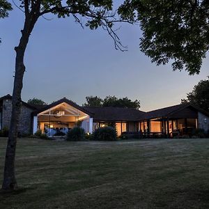 Chew Stoke Kingsley Lake View & Paddocks - A Group Retreat With Hot Tub, Sports Bars & Spectacular Lake Views In The Mendip Hills Aonb 빌라 Exterior photo