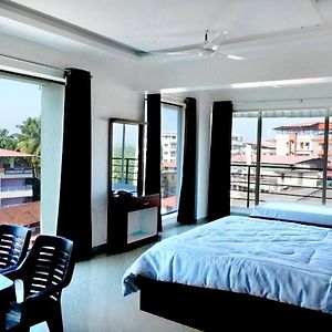 Dwarka Lodging & Boarding 호텔 Mulki Exterior photo