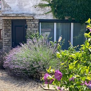 Beire-le-Châtel L'Etape, Logement Climatise ! B&B Exterior photo