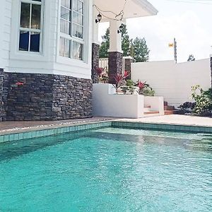 따가이따이 Zaia Country House Tagaytay Wedding Prep With Pool 빌라 Exterior photo