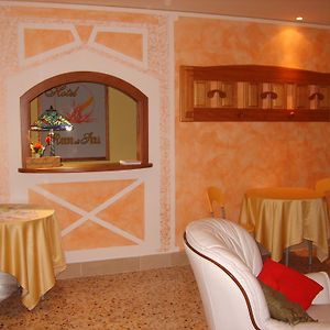 Hotel Rosso Di Sera 피에트라멜라라 Exterior photo