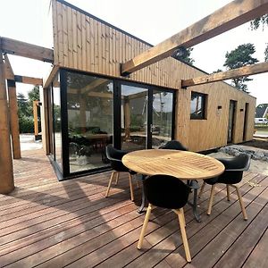 Beautiful Chalet With Air Conditioning In A Holiday Park On The Leukermeer 웰 Exterior photo