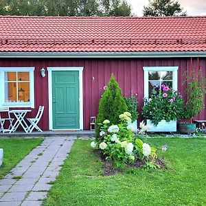 우메오 Cabin Located In A Traditionally Swedish Setting! 아파트 Exterior photo