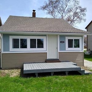 Charming And Happy Walled Lake Mi Cottage 노비 Exterior photo