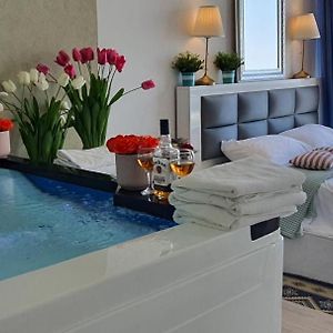 Royal Suite With Sea View- Private Jaccuzi-Also Suitable For Orthodox People 네타니아 Exterior photo