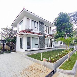 Villa Papatong By M Bogor Mitra Reddoorz Exterior photo