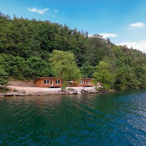 Chalet Alessandrini - Private Lakeside Beach 테나 Exterior photo