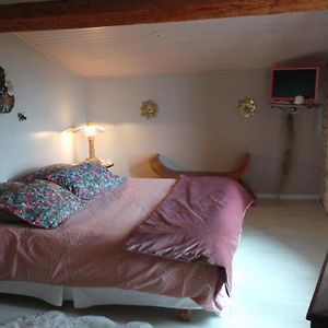 Monprimblanc Chambre D'Hotes Le Paon Blanc B&B Exterior photo