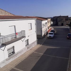 Hostal Extrelucia Calzadilla Exterior photo