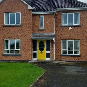 1 Cartrun Breac N39D7H6 Opposite Longford Rugby Club - See The Yellow Door B&B Exterior photo