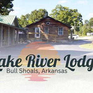 Lake River Lodge 불 숄즈 Exterior photo