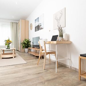 Apart4Me Scandi Apartment Geislingen Zentral Mit Parkplatz 가이슬링겐스타이게 Exterior photo