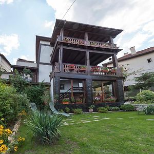 Oasis Guest House 도브리니쉬트 Exterior photo