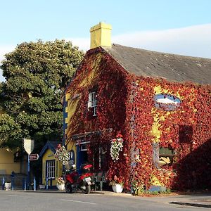 Kingfisher Lodge & Pub 캐슬코넬 Exterior photo