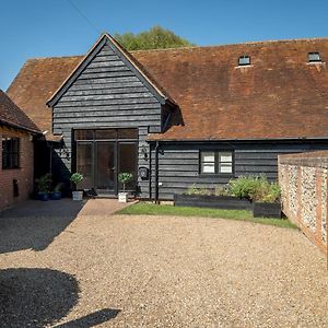 Pass The Keys Bradenham Barn In The Chiltern Hills 빌라 Exterior photo