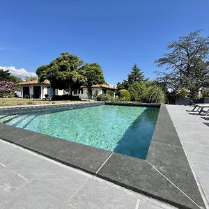 Logements Chaleureux Dans Maison Avec Piscine A 35 Min De Lyon Alix Exterior photo