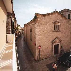 Le Dimore Degli Artisti Vico Mercatello 호텔 베노사 Exterior photo