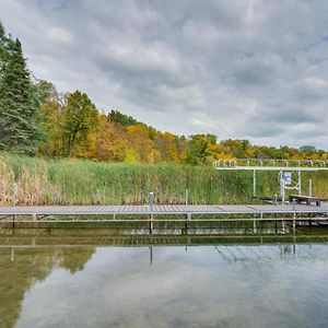 Arago Waterfront Potato Lake Getaway With Deck! 빌라 Exterior photo