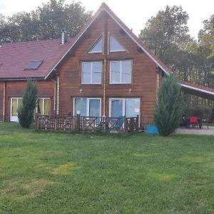 Mers-sur-Indre Le Chalet Des 4 Saisons B&B Exterior photo