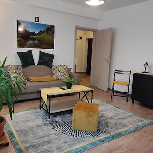 Cozy Apartment In Rasnov Exterior photo