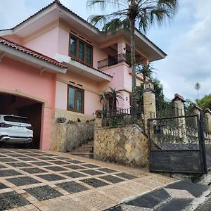 Villa Bukit Cipendawa Cipanas 치파나스 Exterior photo