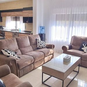 2 Bedroom Mountain View Apartment Overlooking Al Fuhais 암만 Exterior photo