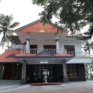 Ocean Queen Palace Poovar Exterior photo