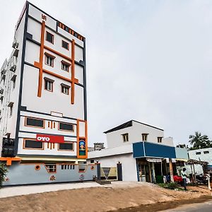 Oyo Pramukh Heights 호텔 Gannavaram Exterior photo