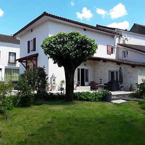 Javerlhac-et-la-Chapelle-Saint-Robert Chez Domi Jardin Du Bourg B&B Exterior photo