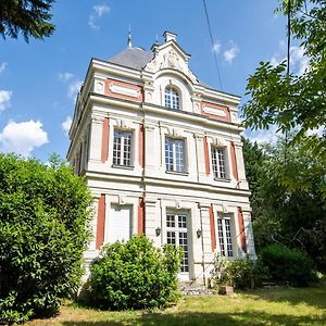 Castle Life At Saint-Benoit-La-Foret 호텔 Exterior photo