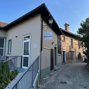 Locanda Della Rocca Di Camagna 호텔 Camagna Monferrato Exterior photo