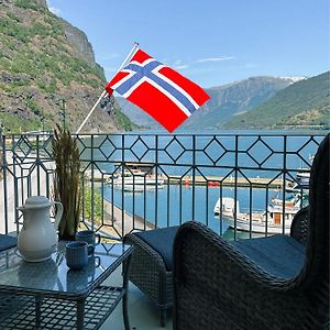 Svingen Guesthouse - Panoramic Fjord Views In 플람 Exterior photo