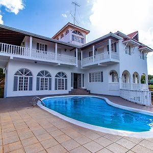 Villa Amore Jamaica - Between Montego Bay & Ochi Rios Includes Cook 디스커버리베이 Exterior photo
