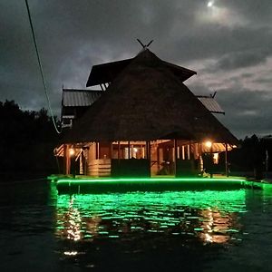 Yennanas Besir Dore Atri Floating Bungalow 아파트 Exterior photo