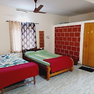 Mahadevi Guest House 고카르나 Exterior photo