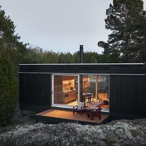 Landet, Designer Cabins In The Swedish Archipelago Västerljung Exterior photo