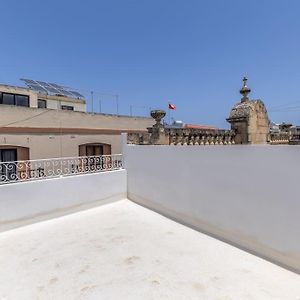 Town House In The Heart Of Luqa - Close To Malta International Airport 아파트 Exterior photo