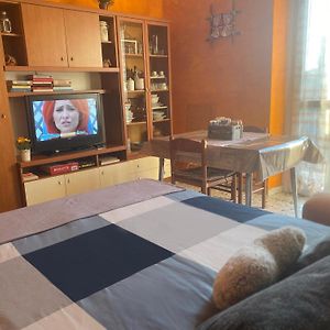 Appartamento Comfort E Servizi - Casa Gramsci 콜레뇨 Exterior photo