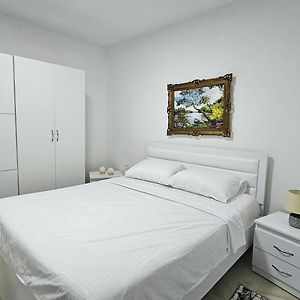 Guesthouse Albi 베라트 Exterior photo