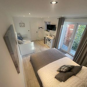 Hadleigh  Modern Stylish Studio Flat Near Leigh On Sea. 아파트 Exterior photo