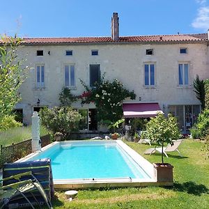 Châteauneuf-sur-Charente La Gueriniere La Moulidart B&B Exterior photo