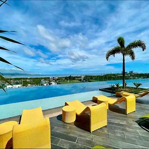 Condo In Mactan Newtown With Pool And Beach Access 막탄 Exterior photo