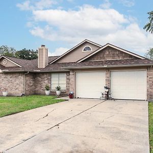 Cozy 3Br Home Escape, Modern & Serene 디킨슨 Exterior photo