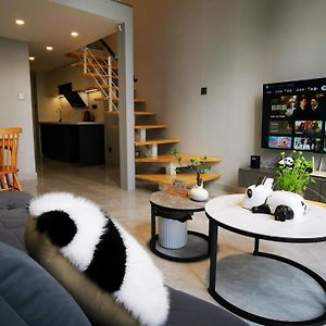Panda Zuoke Besucher Apartment 熊猫坐客民宿 쿤밍 Exterior photo