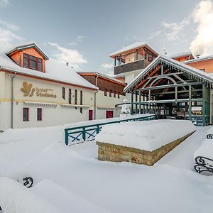 Hotel Studanka 리흐노프 나드 크네즈노우 Exterior photo