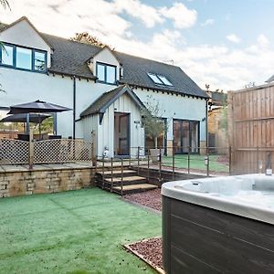 치핑노턴 Cotswold Holiday Let With Hot Tub - The Old Garage 빌라 Exterior photo