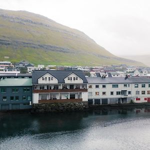 Spacious City Center Home By The Sea Klaksvík Exterior photo