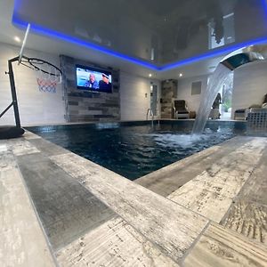 Peover Superior Jaw Dropping House With Private Indoor Pool And Hot Tub 빌라 Exterior photo